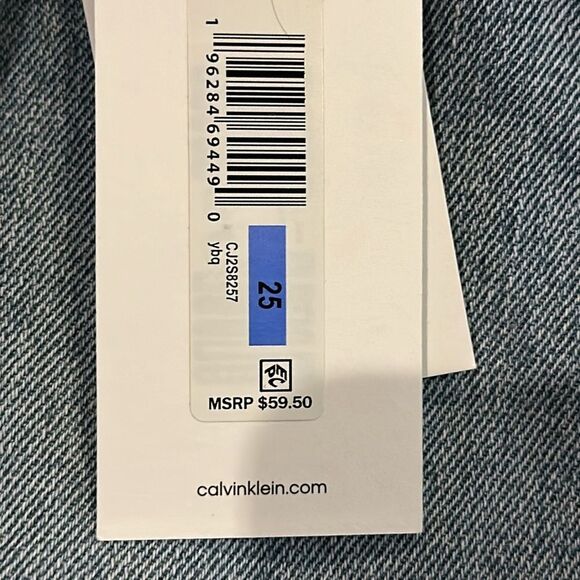 CALVIN KLEIN WOMEN SHORTS IN SUPER HIGH RISE SITS SLIGHTLY ABOVE NATURAL WAIST - Picture 10 of 10